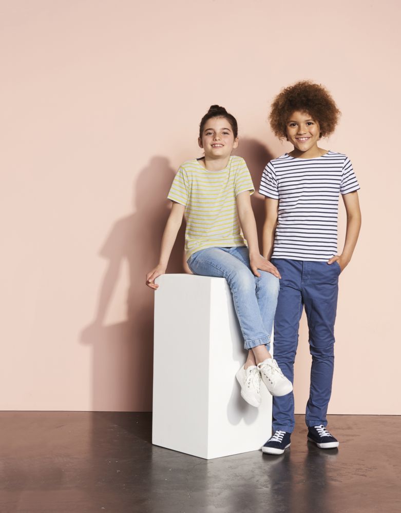 картинка Футболка детская Miles Kids белая с красным от магазина Одежда+