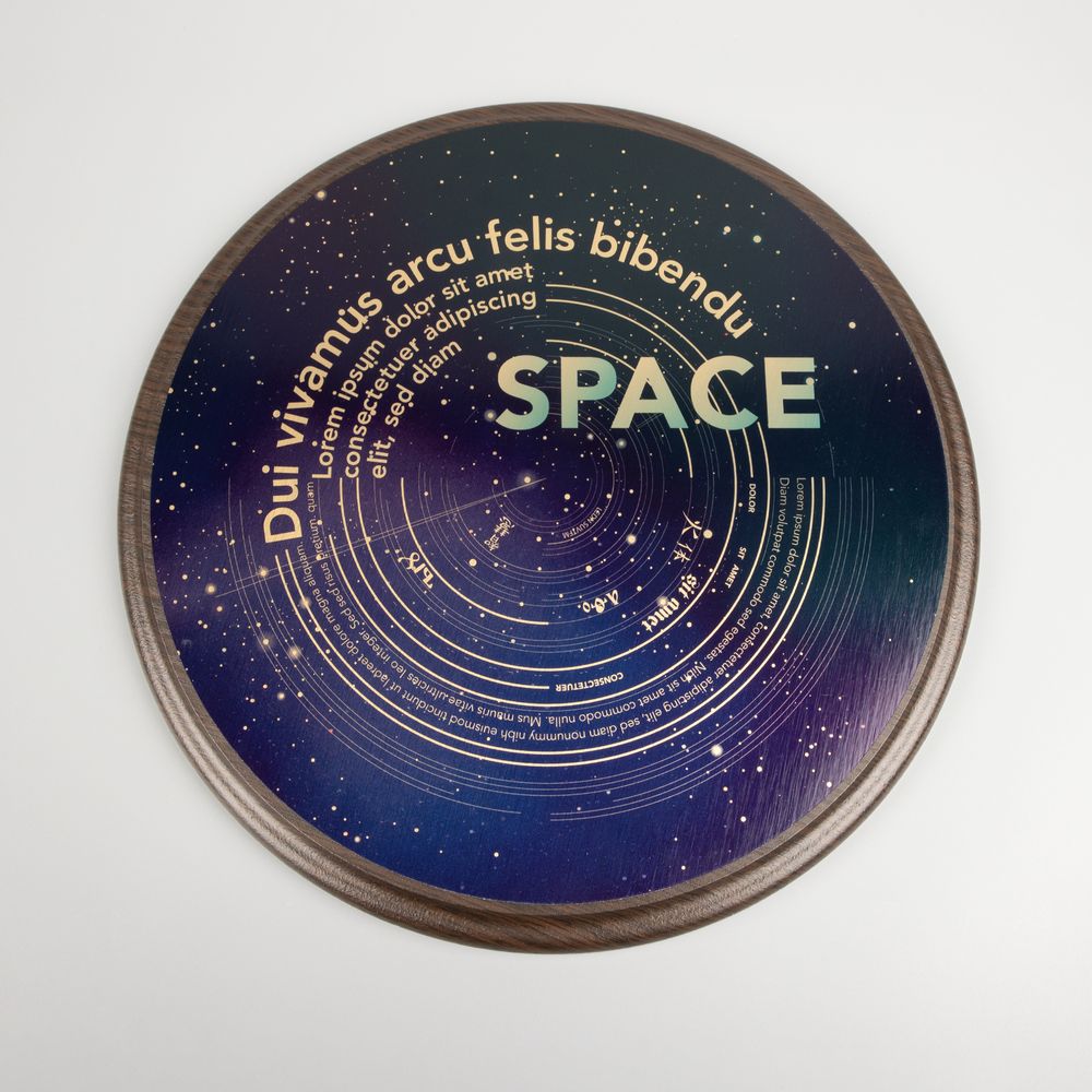 картинка Плакетка Plaque, круглая, венге с золотистой пластиной от магазина Одежда+