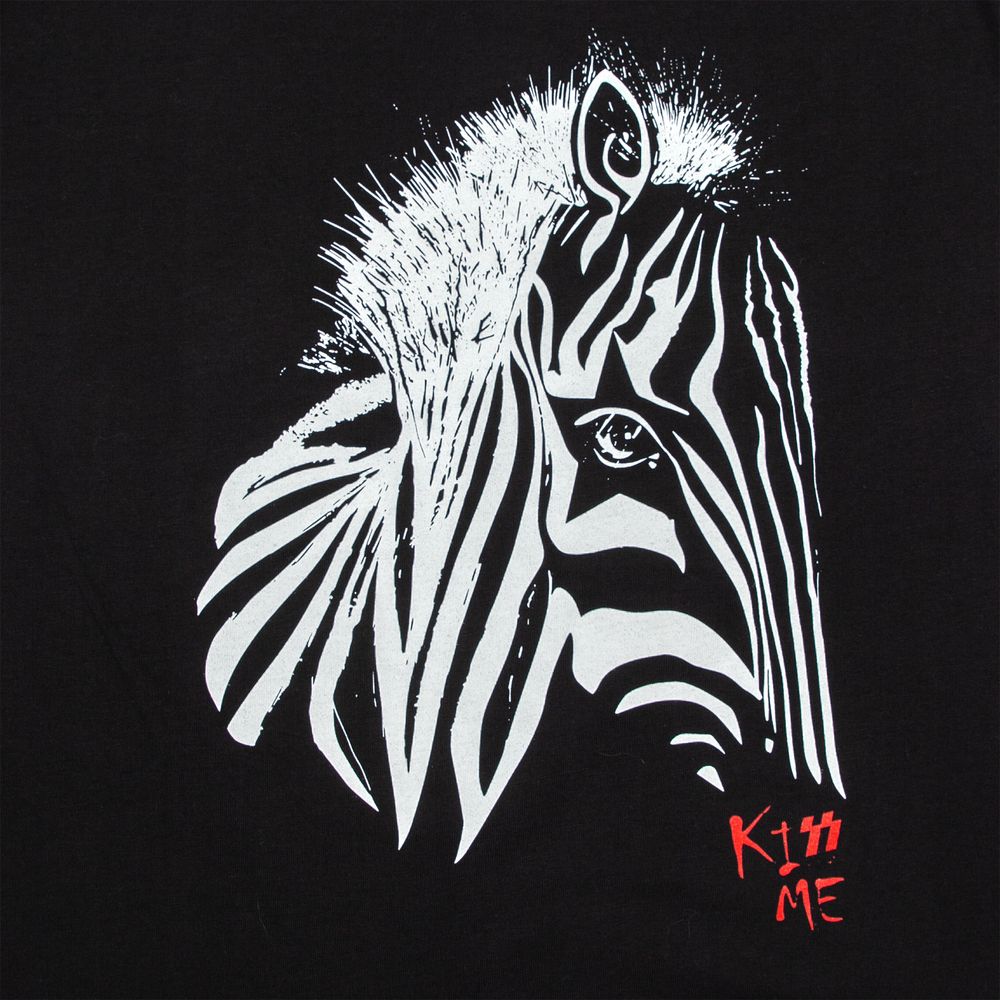 картинка Футболка женская «Арт-рокстар. Kiss Me», черная от магазина Одежда+